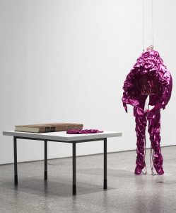 Ines Doujak. ¡Viva el cuchillo!, 2010.