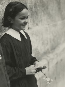 Marianne Breslauer. Schoolgirl, Girona 1933. 