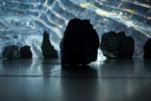 Coco Moya e Iván Cebrián. Menhir Instalación 0.