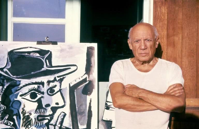 Roberto Otero Photographic Archive. PICASSO NEXT TO THE PAINTER (1964). Notre-Dame-de-Vie, Mougins, 1964.
