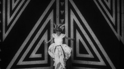 Fotograma de la película de Anton Giulio Bragaglia Thaïs o Perfido canto, 1917. Fondazione Cinetaca Italiana, Milano.