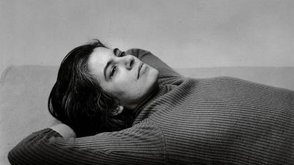 Peter Hujar, Susan Sontag, 1975. The Morgan Library & Museum, The Peter Hujar Collection. Adquirida gracias a The Charina Endowment Fund, 2013.108:1.4. © The Peter Hujar Archive, LLC. Cortesía de Pace/MacGill Gallery, Nueva York, y Fraenkel Gallery, San Francisco.