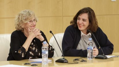 Manuel Carmena y Celia Mayer durante el anuncio de la reestructuración municipal.
