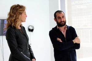 María Pardo, directora general de Promoción Cultural, y Alfredo Aracil, comisario de la exposición Apuntes para una psiquiatría destructiva. Sala de Arte Joven, Madrid. Foto: Luis Martín.