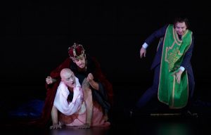 John Daszak (Pier Francesco Orsini, duque de Bomarzo) / Germán Olvera (Girolamo, hermano mayor del duque) / Damián del Castillo (Maerbale, hermano menor del duque).