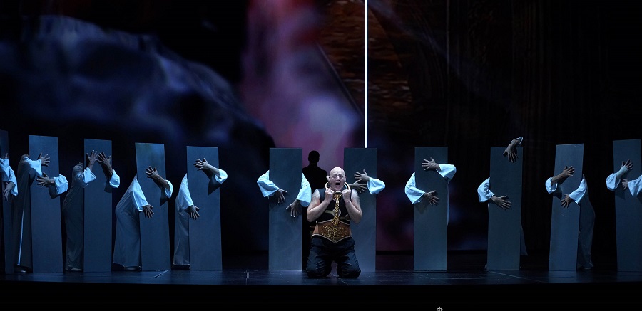 John Daszak (Pier Francesco Orsini, duque de Bomarzo) / Milijana Nikolic (Pantasilea, Cortesana De Florencia) / bailarines. Fotógrafo: © Javier del Real | Teatro Real.