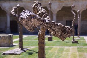 Miquel Barceló. Instalación ubicada en el Patio de Escuelas Menores.