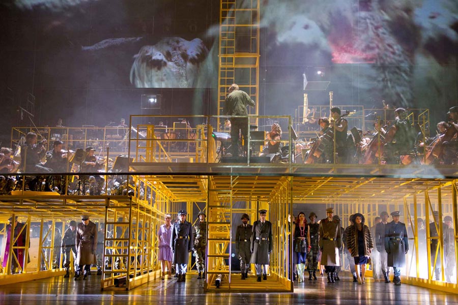 Die Soldaten 104, 138. © Monika Ritterhaus / Opernhaus Zürich.