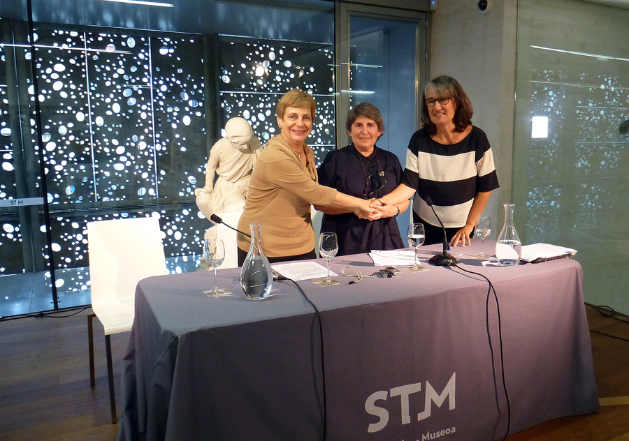 Firma del acuerdo de comodato de la Colección Gabriela Cendoya Bergareche con el Museo San Telmo.