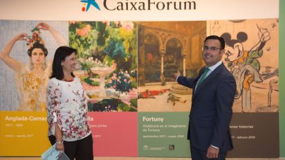 La directora general adjunta de la Obra Social ”la Caixa”, Elisa Durán, y el director de CaixaForum Sevilla, Moisés Roiz.