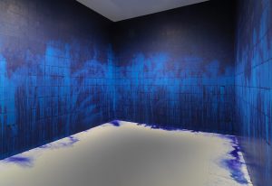 Latifa Echakhch. À chaque stencil une révolution, 2007.