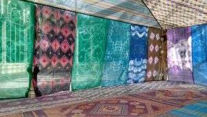 Federico Guzmán, Tuiza. Las culturas de la jaima, 2015. Vistas de la instalación en el Palacio de Cristal de Madrid, 2015. Cortesía del artista.