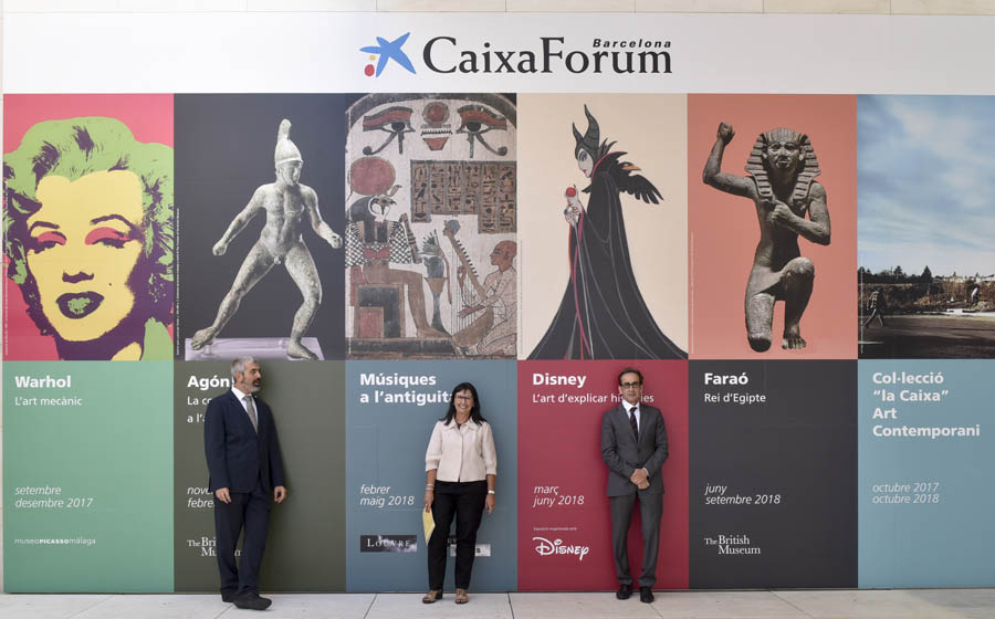 La directora general adjunta de la Fundación Bancaria ”la Caixa”, Elisa Durán; el director del Área de Cultura de la Fundación Bancaria ”la Caixa”, Ignasi Miró, y el director de CaixaForum Barcelona, Valentí Farràs.