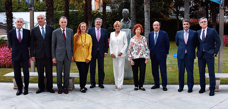 De izquierda a derecha: Evelio Acevedo, Fernando Benzo, Miguel Satrústegui, archiduquesa Francesca von Habsburg-Lothringen, Íñigo Méndez de Vigo, baronesa Carmen Thyssen-Bornemisza, María de Corral, Miguel Klingenberg, José Canal y Guillermo Solana.