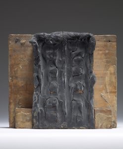 Auguste Rodin, Première maquette de La Porte de l’Enfer [Primera maqueta de La puerta del Infierno], 1880. Musée Rodin, París. © Musée Rodin. Foto: Christian Baraja.