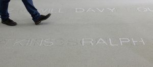 Doris Salcedo, Palimpsesto, 2013-2017. Palacio de Cristal, Museo Nacional Centro de Arte Reina Sofía. Foto: Juan Fernando Castro.