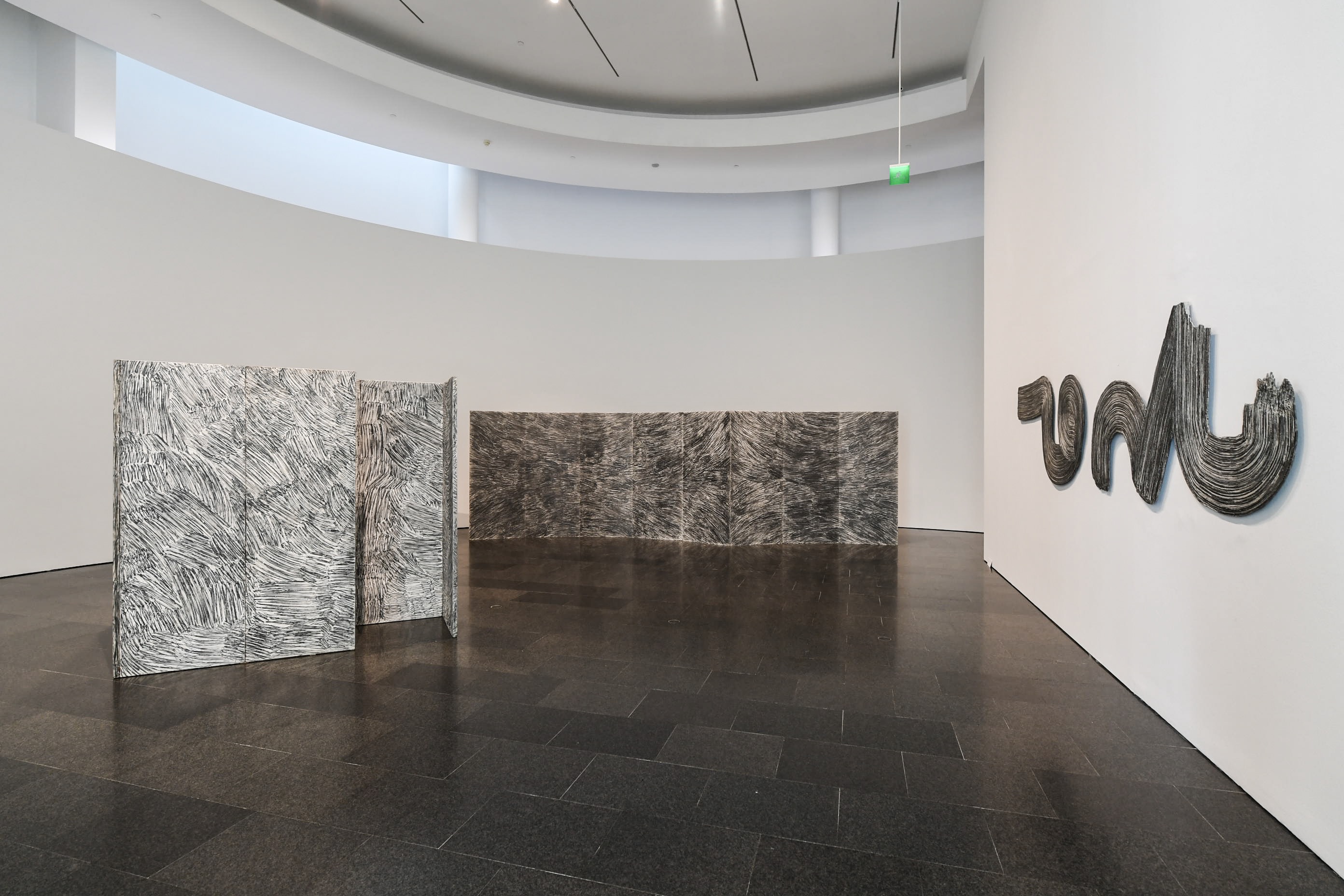 ROSEMARIE CASTORO. FOCUS AT INFINITY. Vista de la exposición. Foto: Miquel Coll.