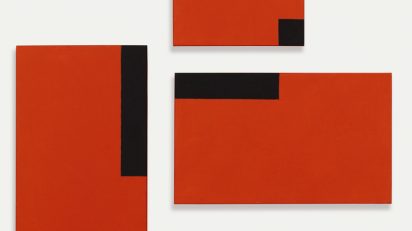 César Paternosto. Red Trio #6, 2015. 3 paneles: óleo sobre lienzo. Colección del artista, Segovia.