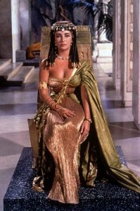 26a360694f7e6e13f091a080ef16bee4--cleopatra-costume-egyptian-costume
