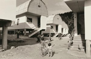 Viviendas para una comunidad de gitanos (O Vao, Pontevedra, 1970-1972), Pascuala Campos y César Portela. Foto: Anna Turbau.