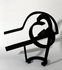 Jorge Oteiza. Ensayo de desocupación de la esfera, 1958. Acero forjado 50 x 49 x 39 cm. Guggenheim Bilbao Museoa. Foto: Erika Barahona Ede. © FMGB Guggenheim Bilbao Museoa.