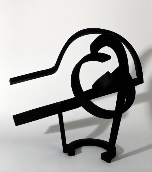Jorge Oteiza. Ensayo de desocupación de la esfera, 1958. Acero forjado 50 x 49 x 39 cm. Guggenheim Bilbao Museoa. Foto: Erika Barahona Ede. © FMGB Guggenheim Bilbao Museoa.
