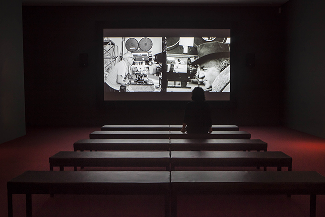 Sala de cine creada especialmente para esta exposición. © Museo Picasso Málaga.