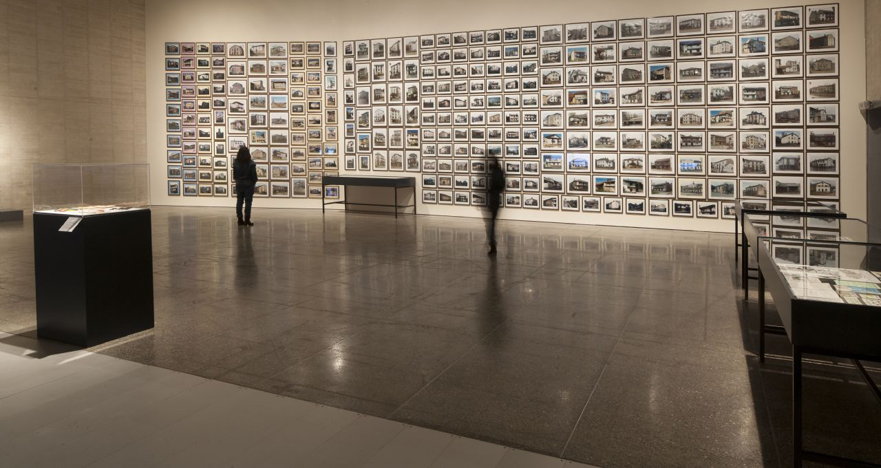Vista de la exposición 'REGIÓN (Los relatos). Cambio del paisaje y políticas del agua' en el MUSAC.