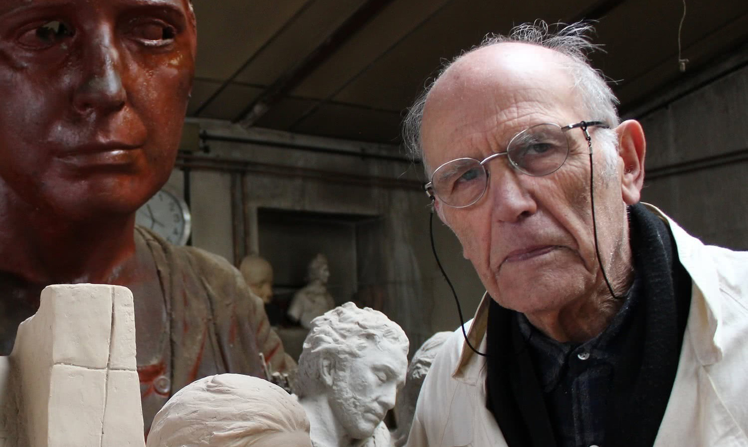 El escultor Julio López Hernández en su estudio. Foto: Luis Martín.