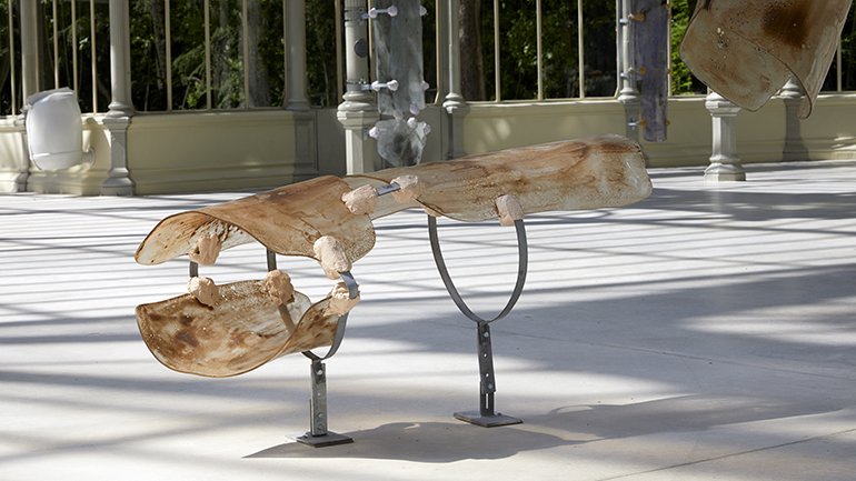 Vista de la exposición 'Nairy Baghramian. Breathing Spell' (Un respiro), Palacio de Cristal.