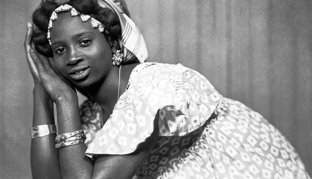 Photo Mama Casset, 'Studio African Photo', Dakar, Sénégal, ca.1950-60 (si date précise, voir dans le nom du fichier) Estate of Mama Casset / courtesy Revue Noire.