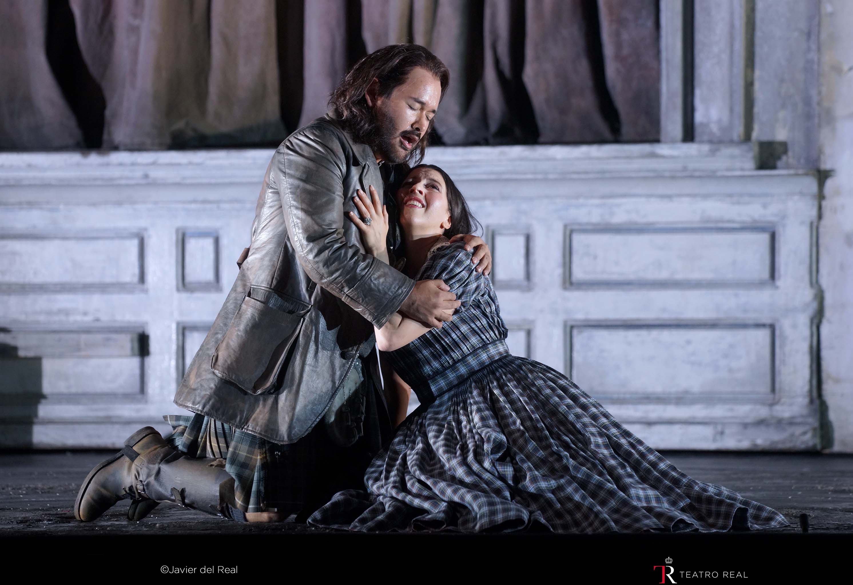 Lisette Oropesa (soprano, Lucia de Lammermoor) y Javier Camarena (tenor, Sir Edgardo di Ravenswood). Fotógrafo: © Javier del Real / Teatro Real.