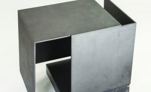 Caja metafísica por conjunción de dos triedros, vacío respirando. Jorge Oteiza, Acero pintado, 1972-1974.