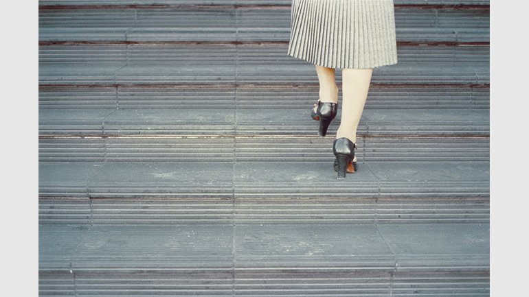 Luigi Ghirri, Paris, 1972. Fotografía color. 18,5 x 28,5 cm. Colección privada, cortesía de Matthew Marks Gallery © Eredi di Luigi Ghirri.