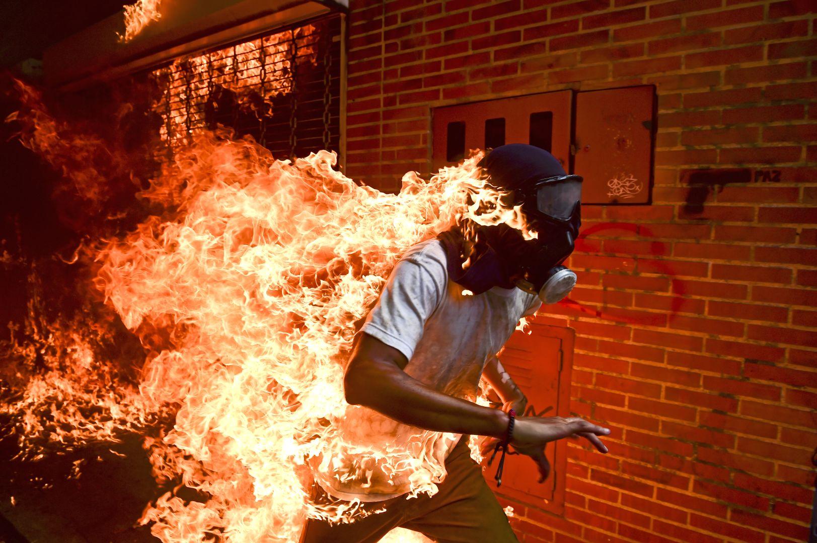 Venezuela Crisis by Ronaldo Schemidt. World Press Photo of the Year.