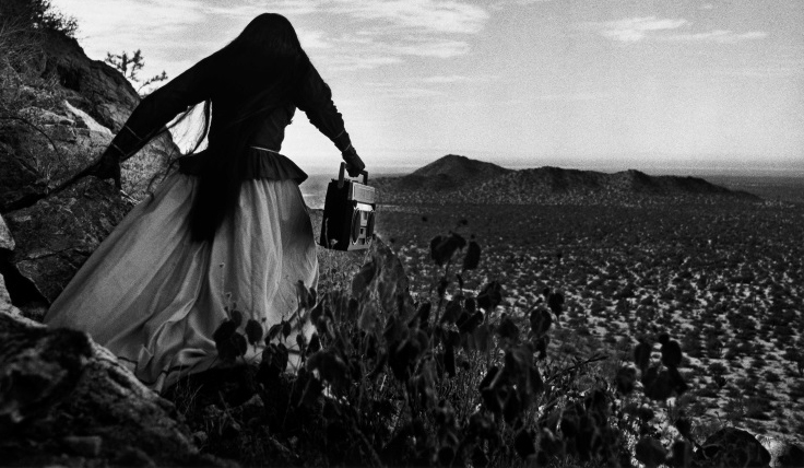 Mujer ángel, Desierto de Sonora, México, 1979. © Graciela Iturbide, 2018.