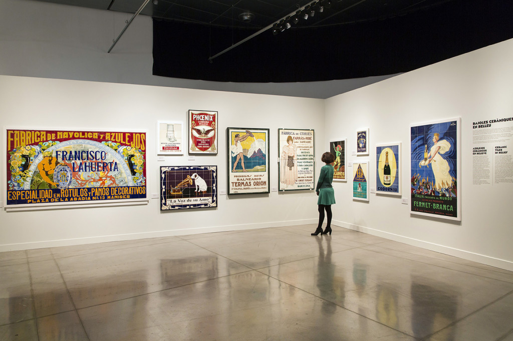 El boom de la publicidad. Reclamos de hojalata, cartón y azulejo. 1890-1950: Foto: Xavi Padrós.