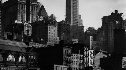 Berenice Abbott. West Street, 1932. International Center of Photography. © Getty Images/Berenice Abbott.