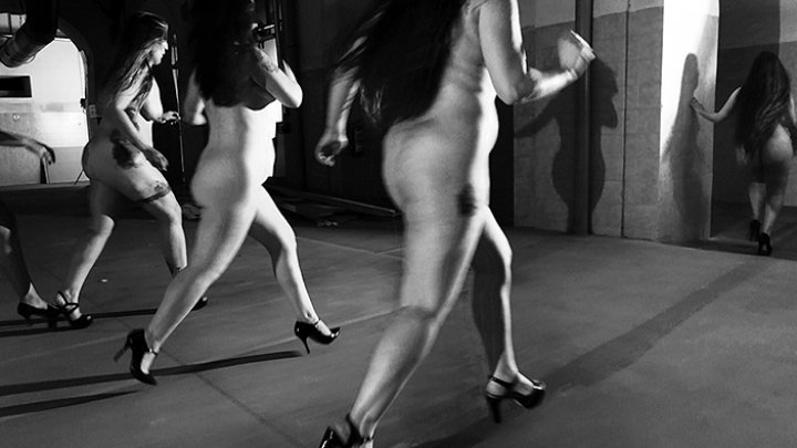 Joie de Vivre, 2018 (fotograma del vídeo). Cortesía del artista y Galería Kewenig © de la obra, Bernardí Roig, 2018.