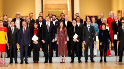 Los Reyes posan junto a los Premios Nacionales de Cultura 2017. Foto: Casa Real.
