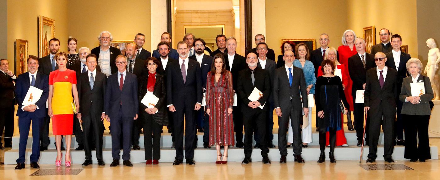 Los Reyes posan junto a los Premios Nacionales de Cultura 2017. Foto: Casa Real.