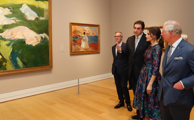 La Reina junto al Príncipe de Gales, el ministro de Cultura y el director de la National Gallery. ©Casa de S.M. el Rey