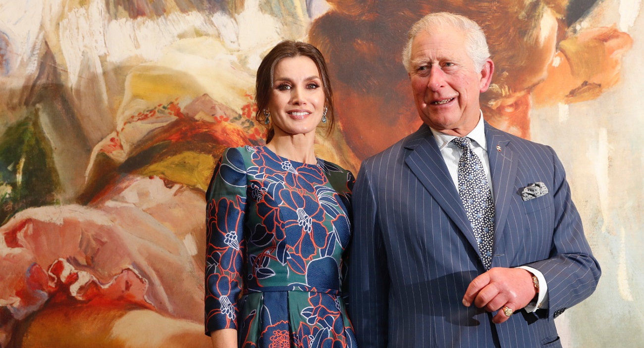 La Reina junto al Príncipe de Gales. © Casa de S.M. el Rey.