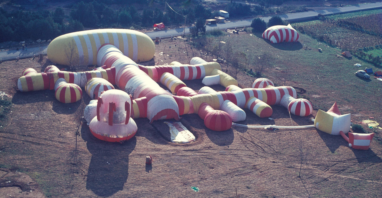 Prada Poole: la arquitectura perecedera de las pompas de jabón.