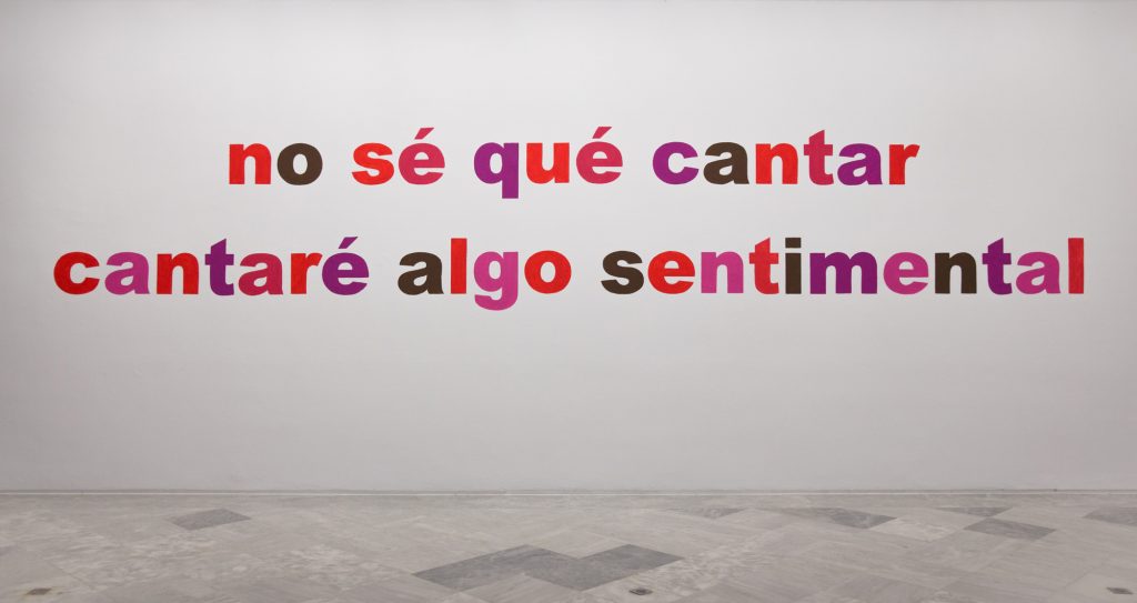 Annika Ström. no sé qué cantar... cantaré algo sentimental, 2001/2019. Acrílicos sobre pared. Colección CAAC.