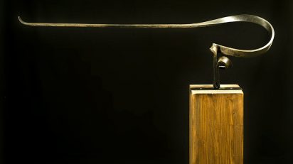 Martín Chirino. Homenaje. Serie Marinetti XIII. Hierro forjado, 31 x 99,5 x 17 cm.