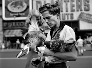 New York, NC. © Estate of Vivian Maier, Courtesy of Maloof Collection and Howard Greenberg Gallery, NY.