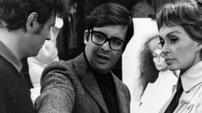 Chicho Ibáñez Serrador con Lilli Palmer durante el rodaje de 'La residencia'.