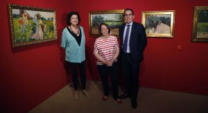 La comisaria de la exposición, Carmen Pena; la directora del Museo Sorolla, Consuelo Luca de Tena; y el director de la Fundación Unicaja, Sergio Corral.