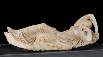 Ariadna dormida. 150 - 175. Mármol blanco, 99 x 238 cm. Museo del Prado.